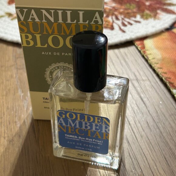 Tweak'd TAMED. Bye-Bye Frizz VANILLA SUMMER BLOOM Hair Mist 1.7 Fl Oz. NIB - Picture 2 of 3